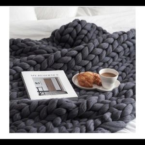 Chunky Nublado Throw in Dark Grey
